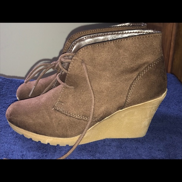 Women Ankle Boots - Picture 1 of 4